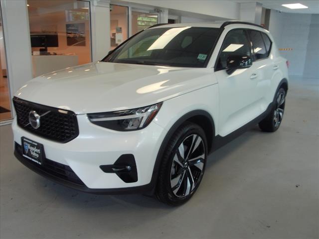 2023 Volvo XC40 B5 Plus Dark Theme - Photo 7