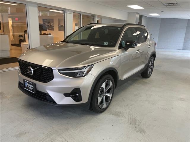 2023 Volvo XC40 B5 Plus Dark Theme - Photo 7
