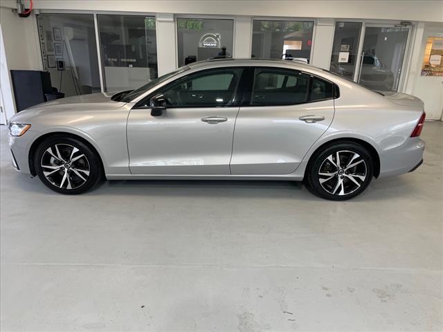 2024 Volvo S60 B5 Core Dark Theme - Photo 8
