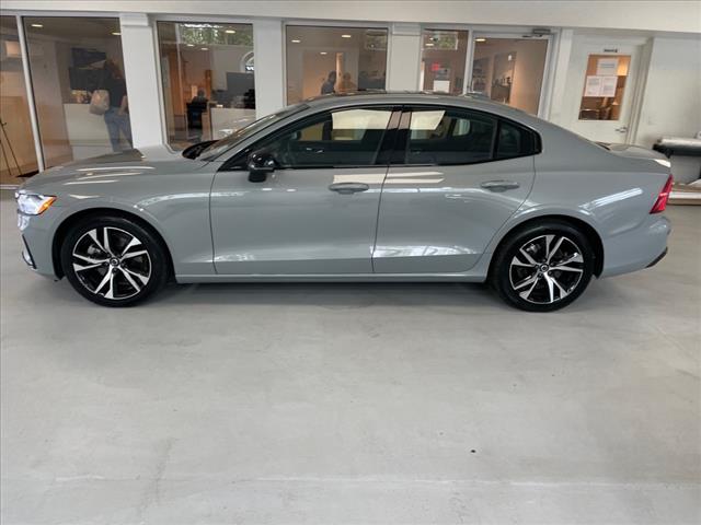 2024 Volvo S60 B5 Core Dark Theme - Photo 8
