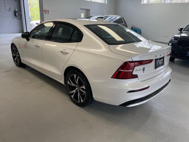 2024 Volvo S60 B5 Core Dark Theme - Photo 8