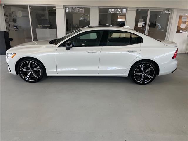 2024 Volvo S60 B5 Plus Dark Theme - Photo 8
