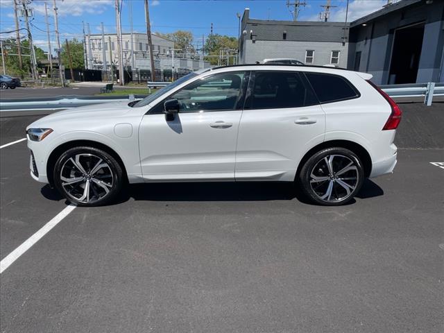 2022 Volvo XC60 Recharge T8 R-Design - Photo 8