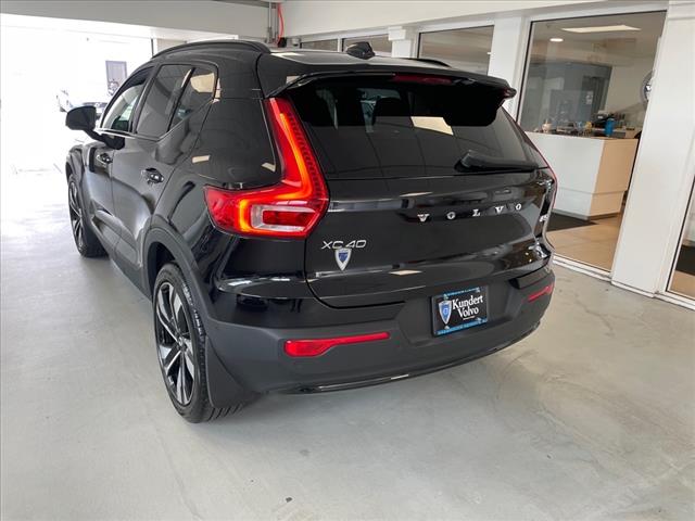 2024 Volvo XC40 B5 Plus Dark Theme - Photo 8