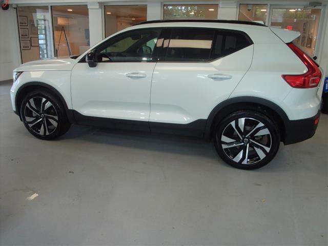 2023 Volvo XC40 B5 Plus Dark Theme - Photo 8