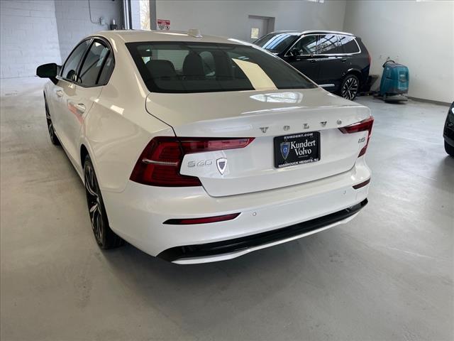 2024 Volvo S60 B5 Core Dark Theme - Photo 9