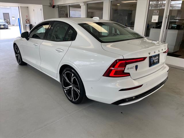 2023 Volvo S60 B5 Plus Dark Theme - Photo 9