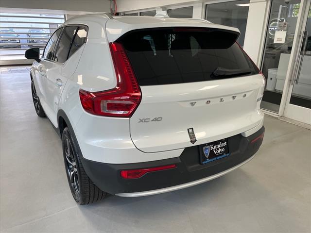 2025 Volvo XC40 B5 Core Bright Theme - Photo 9
