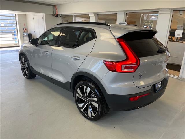 2023 Volvo XC40 B5 Plus Dark Theme - Photo 9