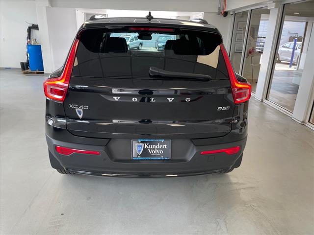 2024 Volvo XC40 B5 Plus Dark Theme - Photo 9