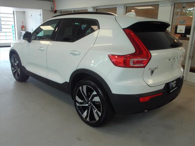 2023 Volvo XC40 B5 Plus Dark Theme - Photo 9