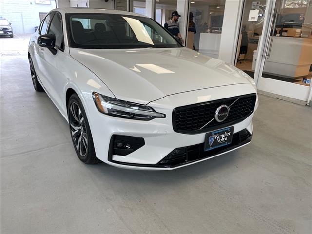 2024 Volvo S60 B5 Core Dark Theme, 7JRL12FK4RG323293, Stock Number: 32428
