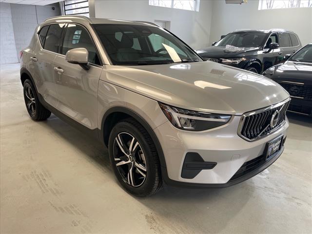 2025 Volvo XC40 B5 Core Bright Theme, YV4L12UJ3S2469564, Stock Number: 32387