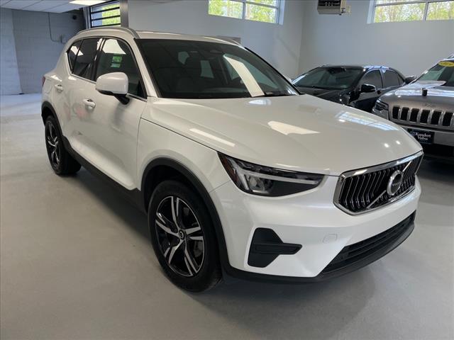 2025 Volvo XC40 B5 Core Bright Theme, YV4L12UJ3S2474974, Stock Number: 32425