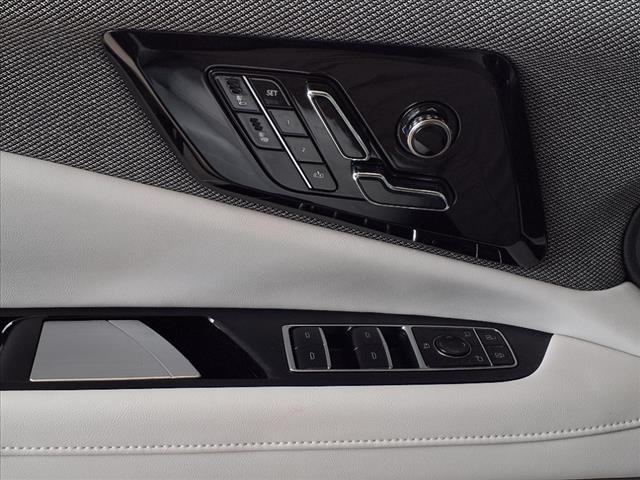 2025 Cadillac OPTIQ Luxury 1