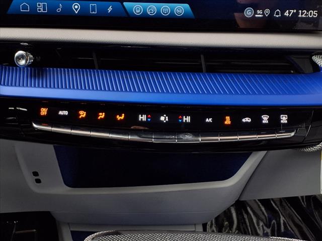 2025 Cadillac OPTIQ Luxury 1