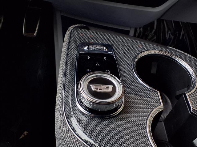 2025 Cadillac OPTIQ Luxury 1