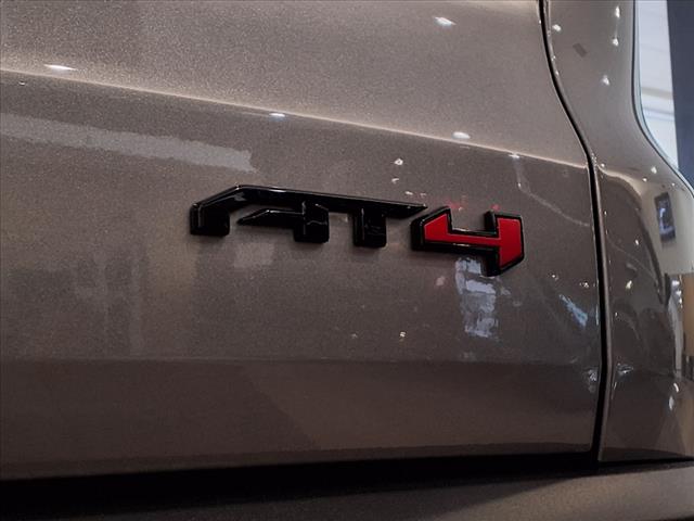 2025 GMC Acadia AT4