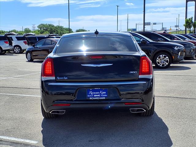 2021 Chrysler 300 Touring