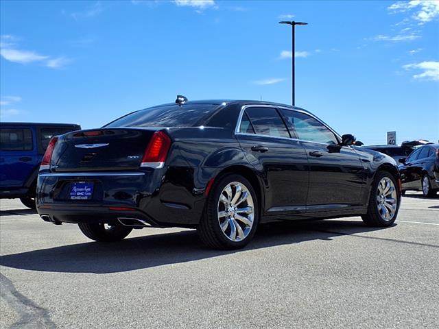 2021 Chrysler 300 Touring