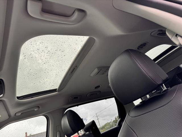 2022 Kia Carnival SX