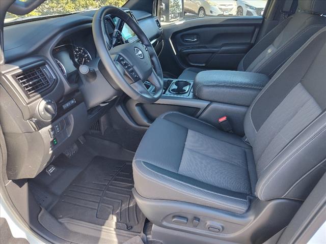 2023 Nissan Titan SV