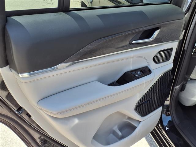 2022 Jeep Grand Cherokee Overland - Photo 18