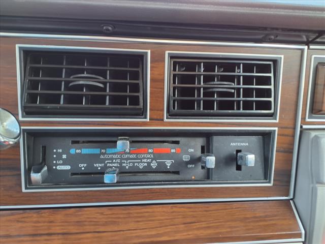 1988 Lincoln Town Car Signature