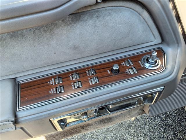 1988 Lincoln Town Car Signature