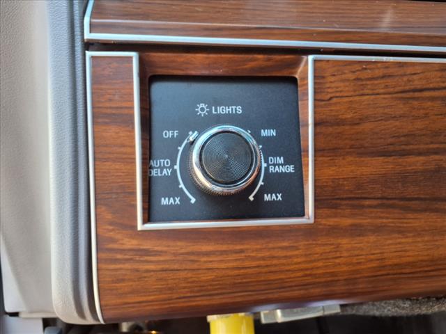 1988 Lincoln Town Car Signature