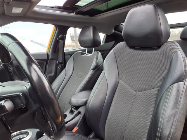 2015 Hyundai VELOSTER Base
