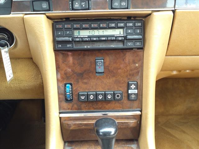 Preowned 1987 MERCEDES-BENZ 560 560 SL for sale by Jordan Auto Sales in Cincinnati, OH