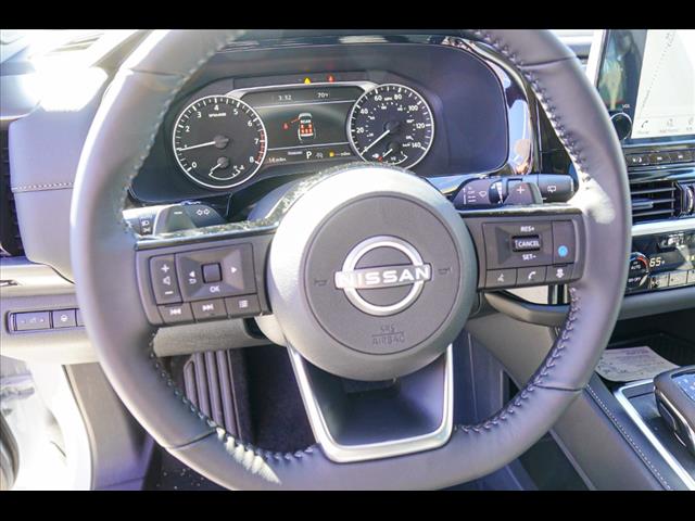 2025 Nissan Pathfinder SL