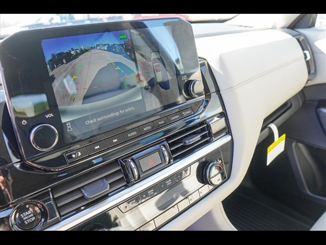 2025 Nissan Pathfinder SL