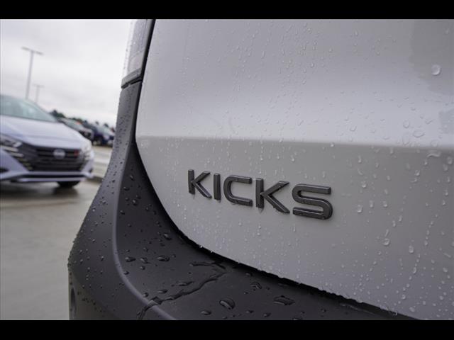 2025 Nissan Kicks SV