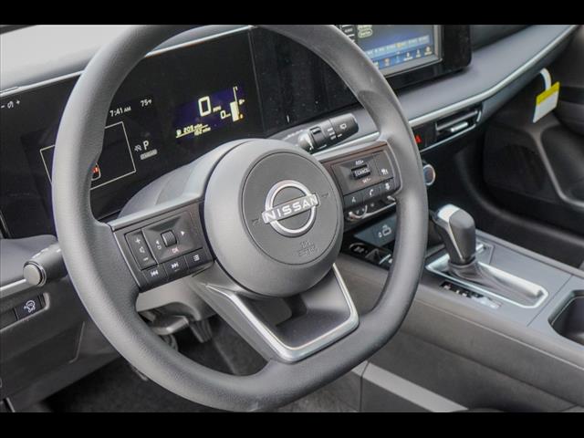 2025 Nissan Kicks S