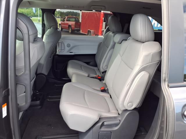 2025 Toyota Sienna XLE 8-Passenger