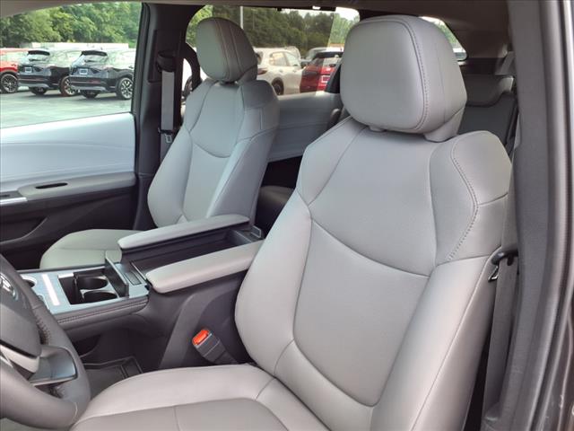 2025 Toyota Sienna XLE 8-Passenger