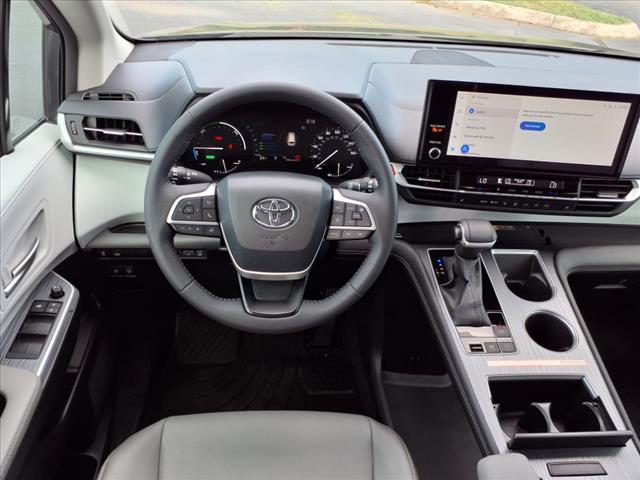 2025 Toyota Sienna XLE 8-Passenger