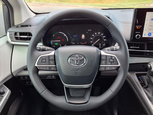 2025 Toyota Sienna XLE 8-Passenger