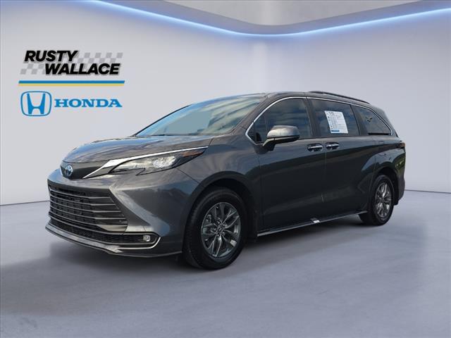 2025 Toyota Sienna XLE 8-Passenger
