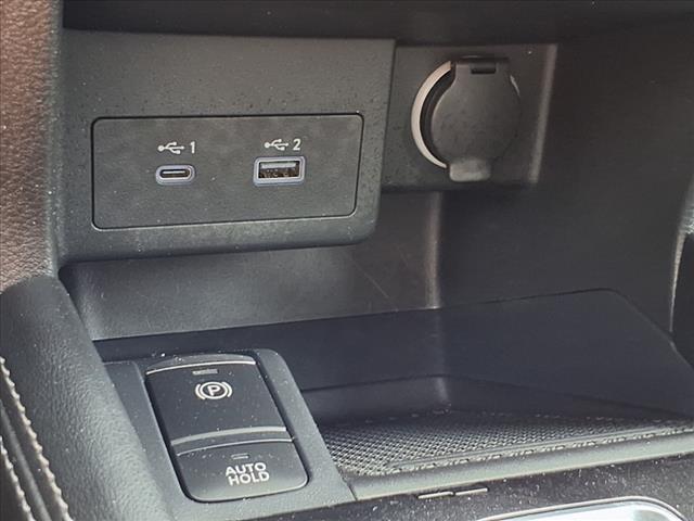 2022 Nissan Kicks SR