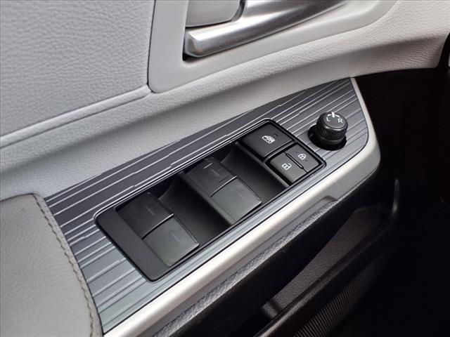 2025 Toyota Sienna XLE 8-Passenger