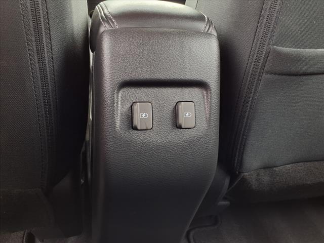 2022 Nissan Kicks SR