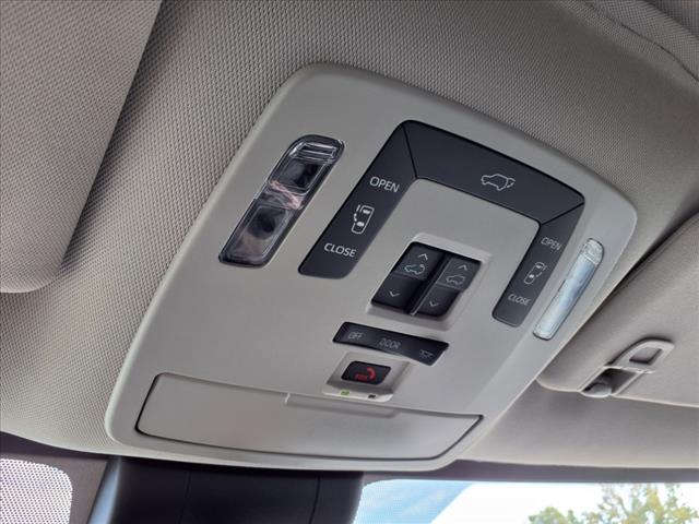 2025 Toyota Sienna XLE 8-Passenger