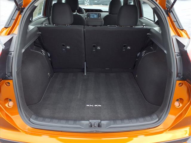 2022 Nissan Kicks SR