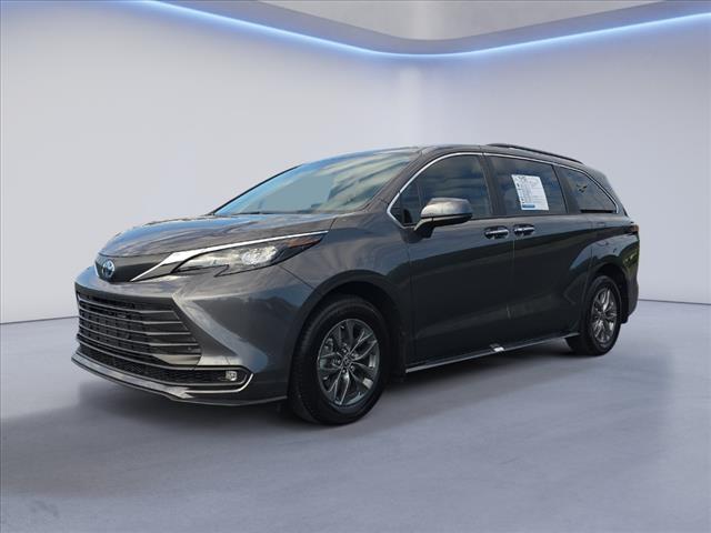 2025 Toyota Sienna XLE 8-Passenger