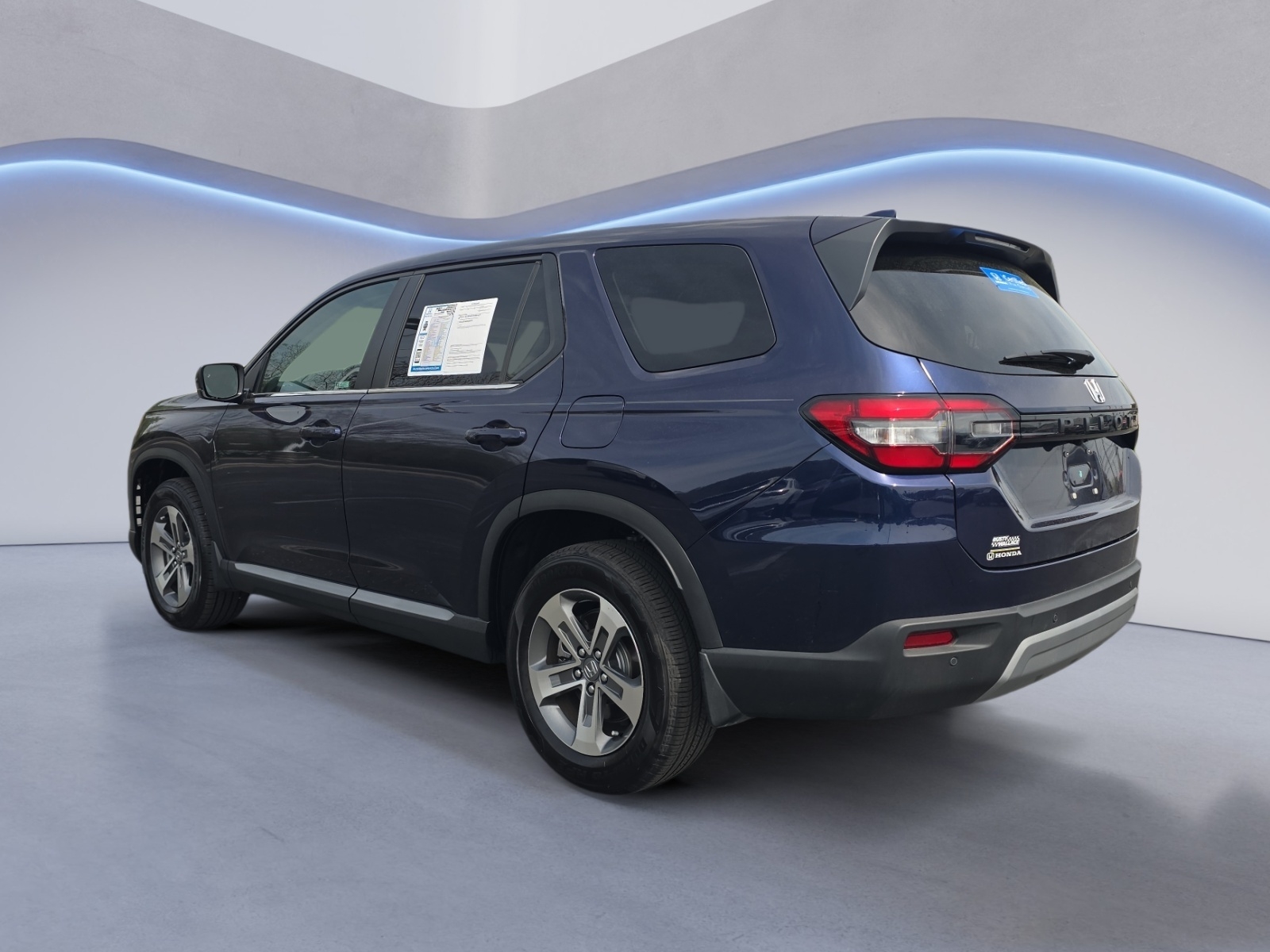 View vehicle photo 3