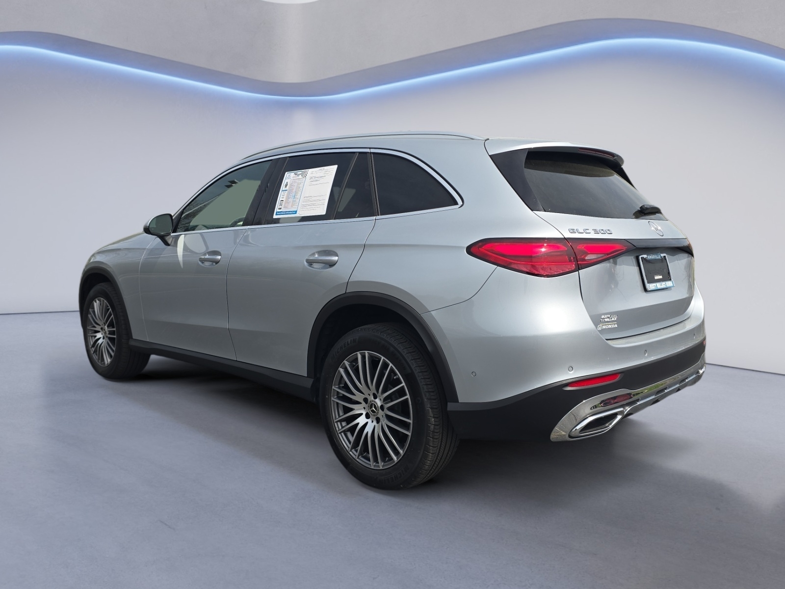 View vehicle photo 3