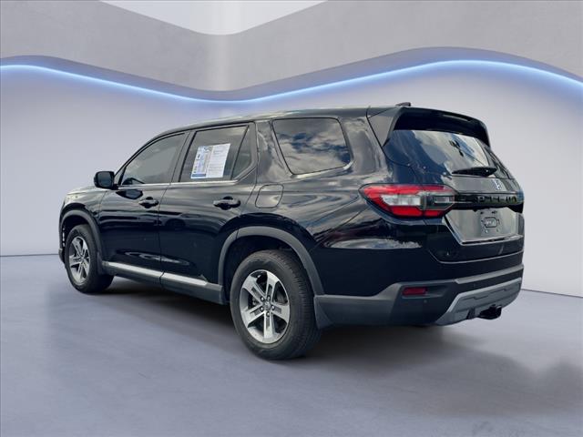2024 Honda Pilot EX-L w/Rear Captain's Chairs